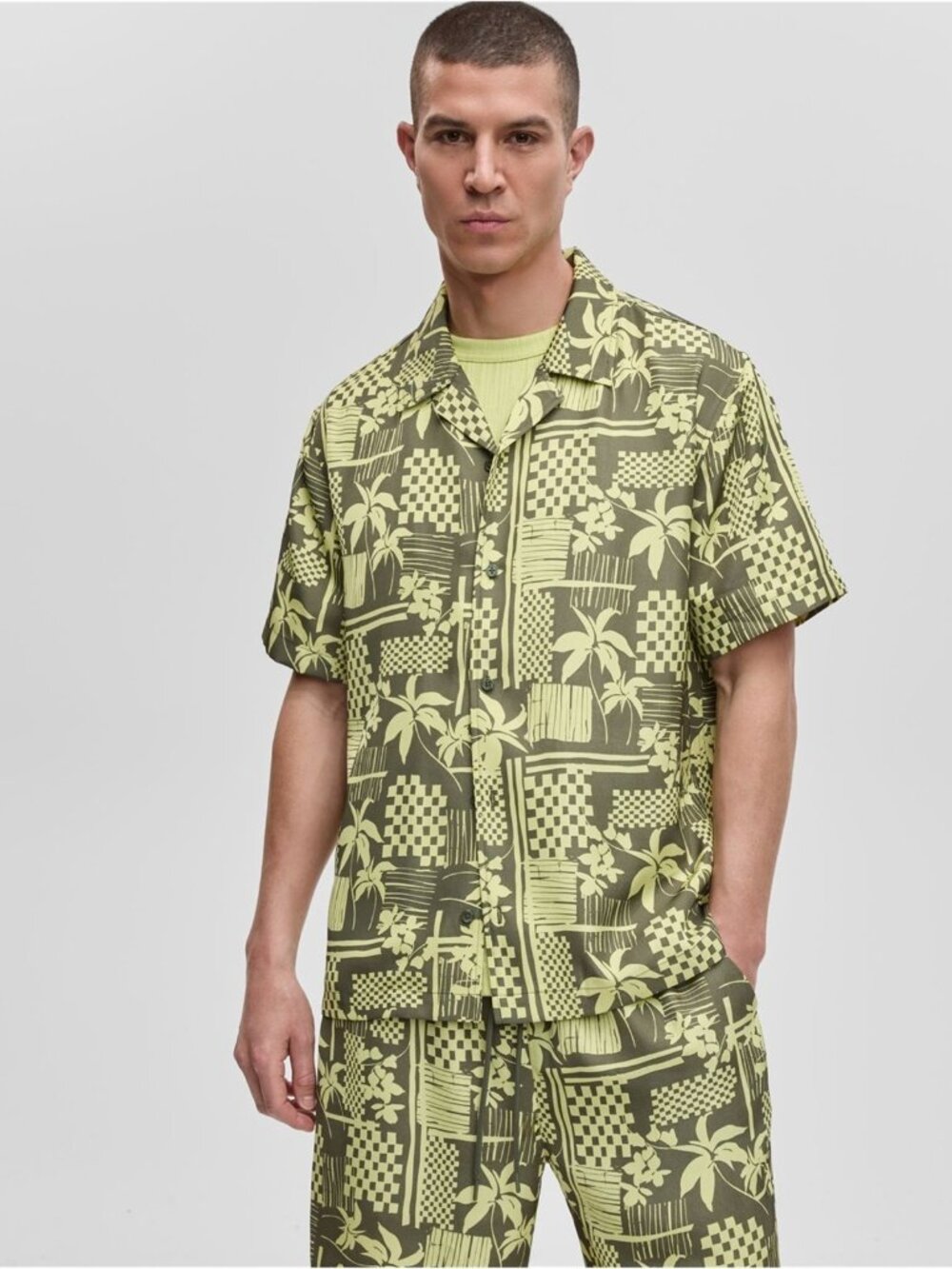 Mode of One Men's Vacation Palm Camp Button up Shirt NWT